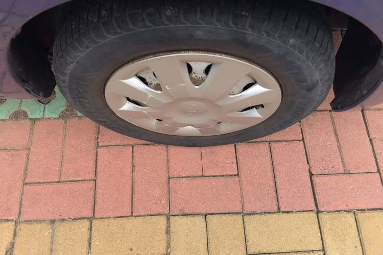 Used Chevrolet Sail 2013 Sedan 1.2L Manual Warm Edition Right Front Wheel Hub