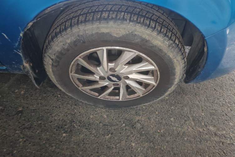 Used Chevrolet Sail 2013 Sedan 1.2L Manual Fashionable Happiness Edition Right Front Wheel Hub