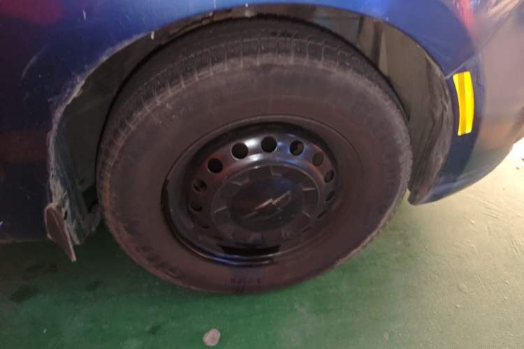 Used Chevrolet Sail 2013 Sedan 1.2L Manual Fashionable Happiness Edition Right Front Wheel Hub