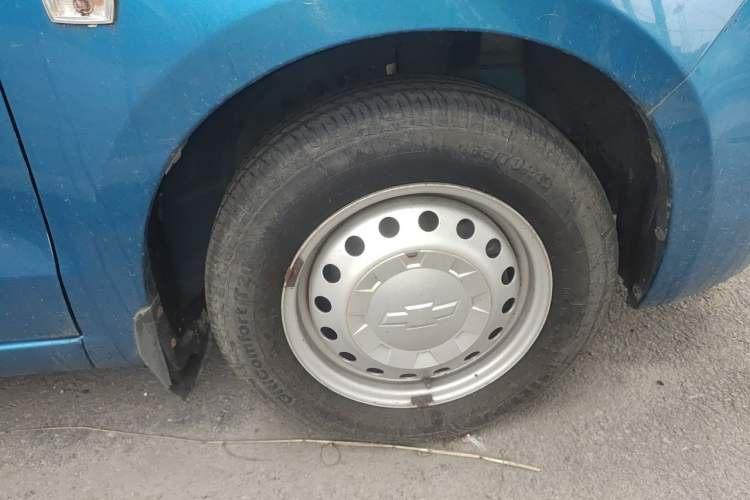 Used Chevrolet Sail 2013 Sedan 1.2L Manual Warm Edition Right Front Wheel Hub