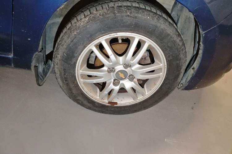 Used Chevrolet Sail 2013 Sedan 1.4L Manual Happiness Edition II Right Front Wheel Hub