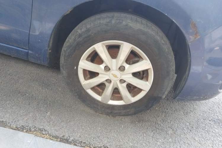Used Chevrolet Sail 2013 Sedan 1.2L Manual Fashionable Happiness Edition Right Front Wheel Hub