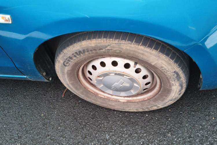 Used Chevrolet Sail 2013 Sedan 1.2L Manual Fashionable Happiness Edition Right Front Wheel Hub