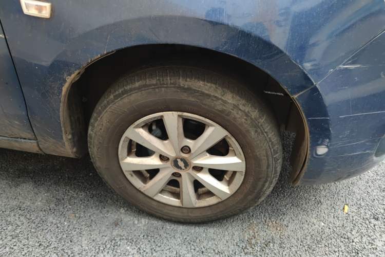 Used Chevrolet Sail 2013 Sedan 1.2L Manual Fashion Edition Right Front Wheel Hub