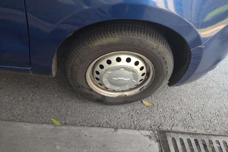 Used Chevrolet Sail 2013 Sedan 1.2L Manual Warm Edition Right Front Wheel Hub