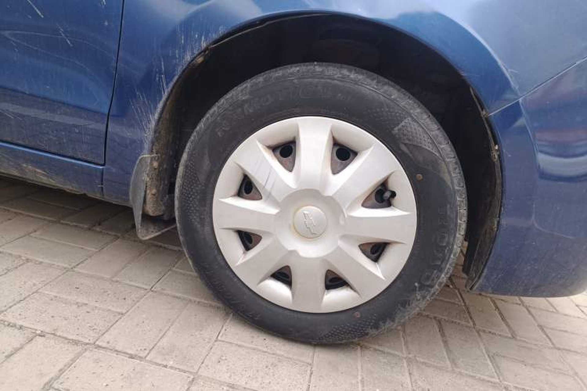 Used Chevrolet Sail 2013 Sedan 1.4L Manual - Youyi Happiness Edition Right Front Wheel Hub