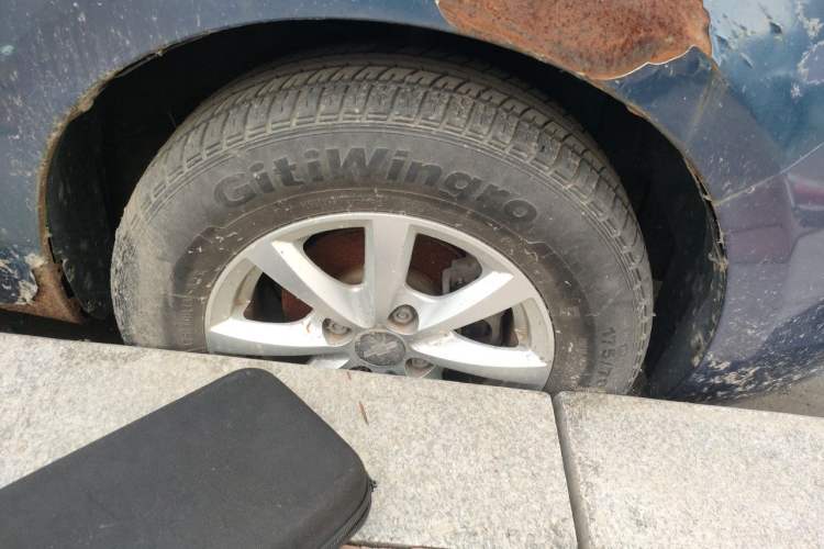 Used Chevrolet Sail 2013 Sedan 1.2L Manual Warm Edition Right Front Wheel Hub