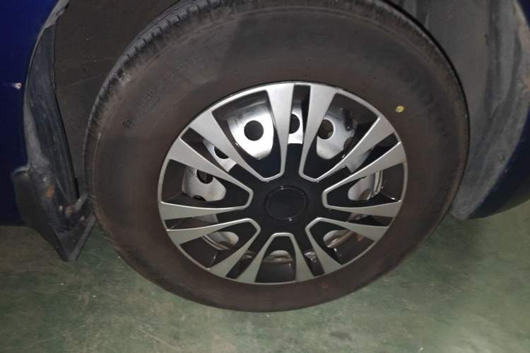 Used Chevrolet Sail 2013 Sedan 1.2L Manual Fashion Edition Right Front Wheel Hub