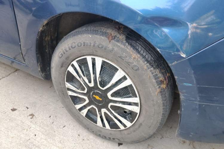Used Chevrolet Sail 2013 Sedan 1.2L Manual Warm Edition Right Front Wheel Hub