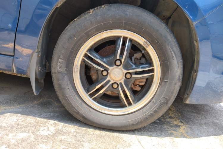 Used Chevrolet Sail 2013 Sedan 1.2L Manual Warm Edition Right Front Wheel Hub