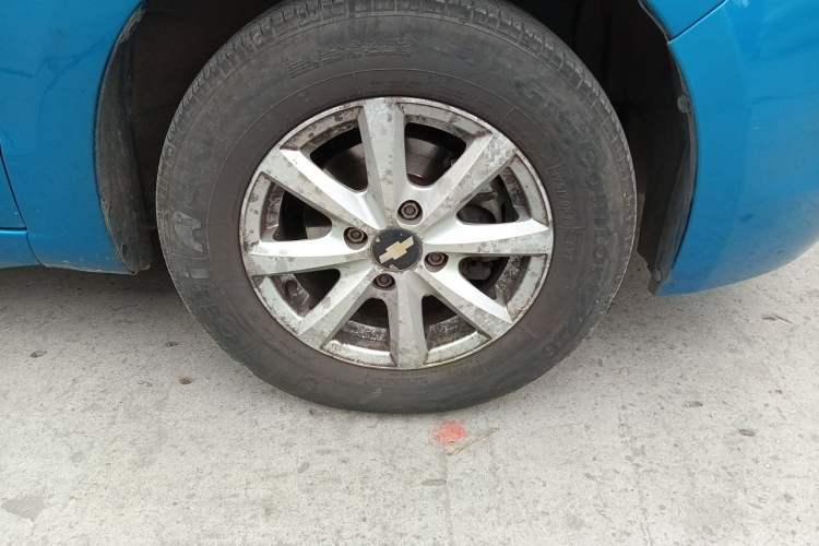 Used Chevrolet Sail 2013 Sedan 1.2L Manual Warm Edition Right Front Wheel Hub