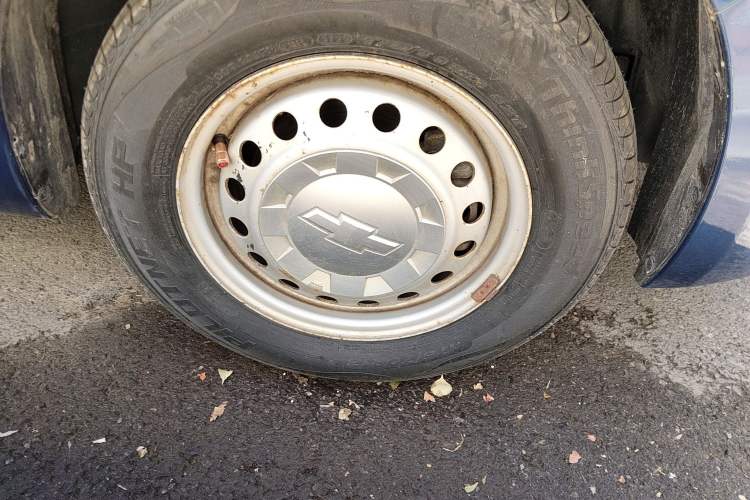 Used Chevrolet Sail 2013 Sedan 1.2L Manual Fashion Edition Right Front Wheel Hub
