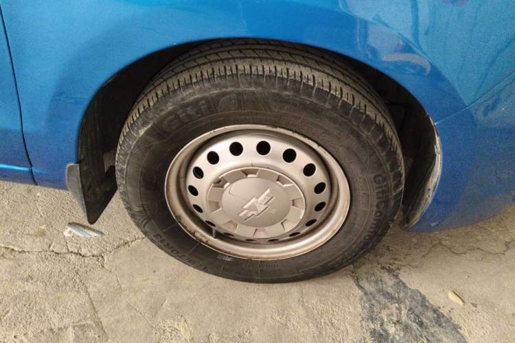 Used Chevrolet Sail 2013 Sedan 1.2L Manual Fashionable Happiness Edition Right Front Wheel Hub