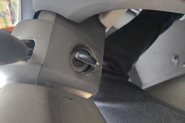 Used Chevrolet Sail 2013 Sedan 1.2L Manual Warm Edition Vehicle Key