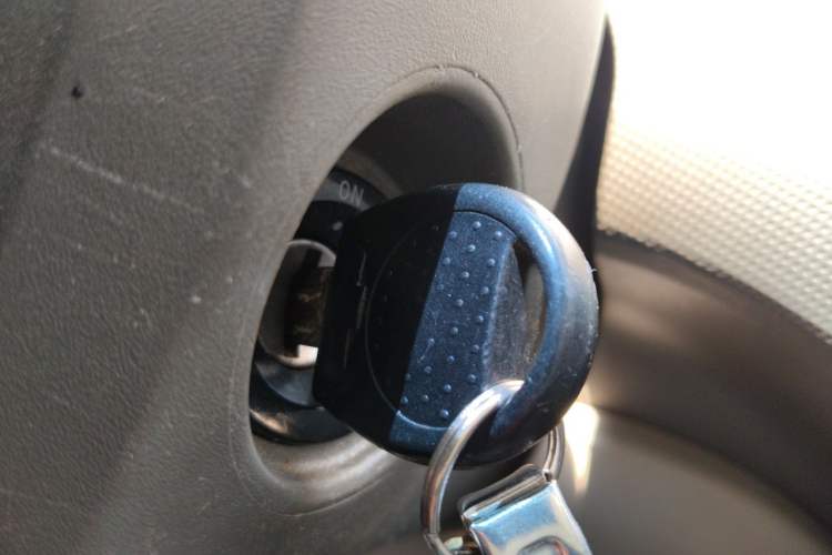 Used Chevrolet Sail 2013 Sedan 1.2L Manual Warm Edition Vehicle Key