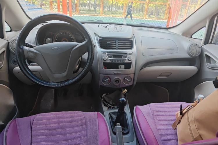 Used Chevrolet Sail 2013 Sedan 1.2L Manual Fashionable Happiness Edition Center Console
