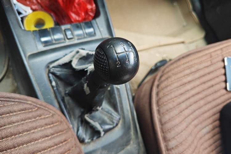 Used Chevrolet Sail 2013 Sedan 1.2L Manual Fashionable Happiness Edition Gear Lever