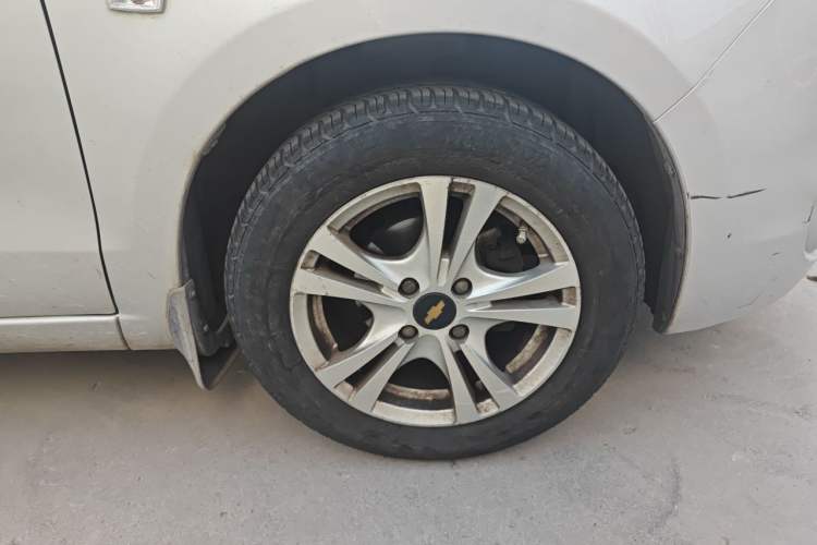 Used Chevrolet Sail 2013 Sedan 1.2L Manual Fashionable Happiness Edition Right Front Wheel Hub
