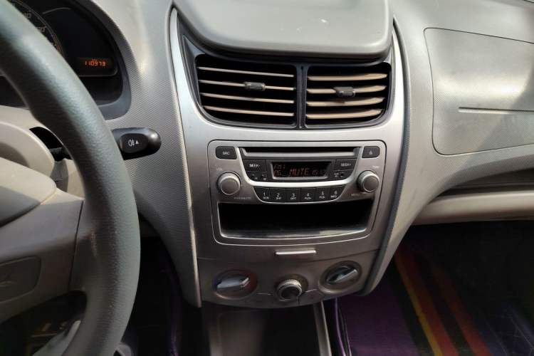 Used Chevrolet Sail 2013 Hatchback 1.4L Manual Enjoyment Edition Audio And AC Panel