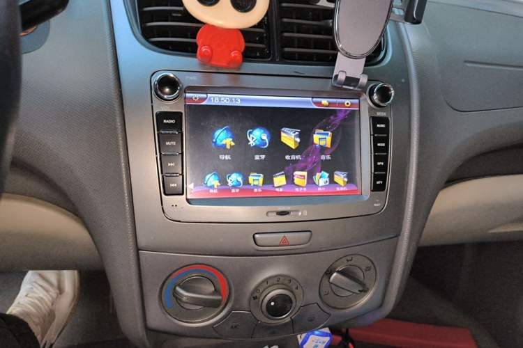 Used Chevrolet Sail 2013 Hatchback 1.4L AMT U-Style Edition Audio And AC Panel