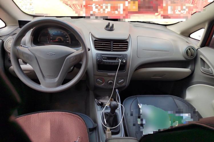 Used Chevrolet Sail 2013 Sedan 1.2L Manual Warm Edition Center Console