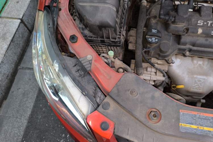 Used Chevrolet Sail 2013 Hatchback 1.4L AMT U-Style Edition Engine Bay Right