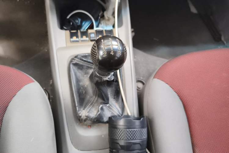Used Chevrolet Sail 2013 Sedan 1.2L Manual Fashionable Happiness Edition Gear Lever