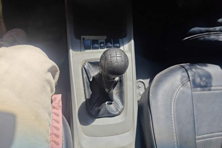 Used Chevrolet Sail 2013 Sedan 1.4L Manual Happiness Edition II Gear Lever