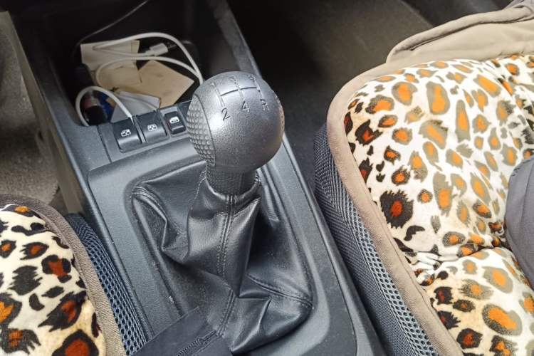 Used Chevrolet Sail 2013 Sedan 1.4L Manual Ideal Happiness Edition Gear Lever