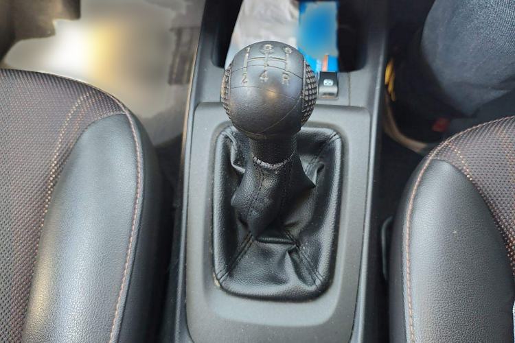 Used Chevrolet Sail 2013 Sedan 1.2L Manual Fashionable Happiness Edition Gear Lever