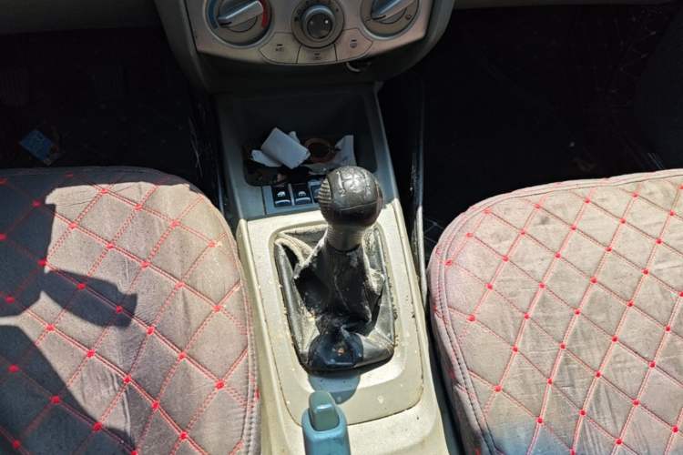 Used Chevrolet Sail 2013 Sedan 1.2L Manual Fashionable Happiness Edition Gear Lever