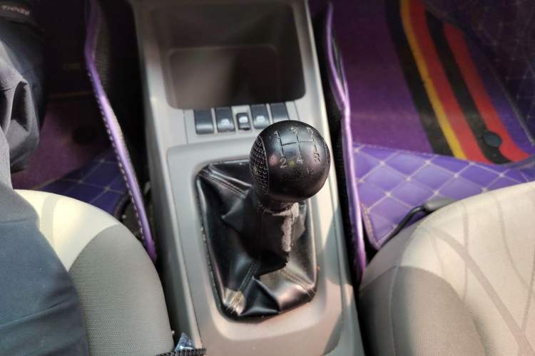 Used Chevrolet Sail 2013 Hatchback 1.4L Manual Enjoyment Edition Gear Lever