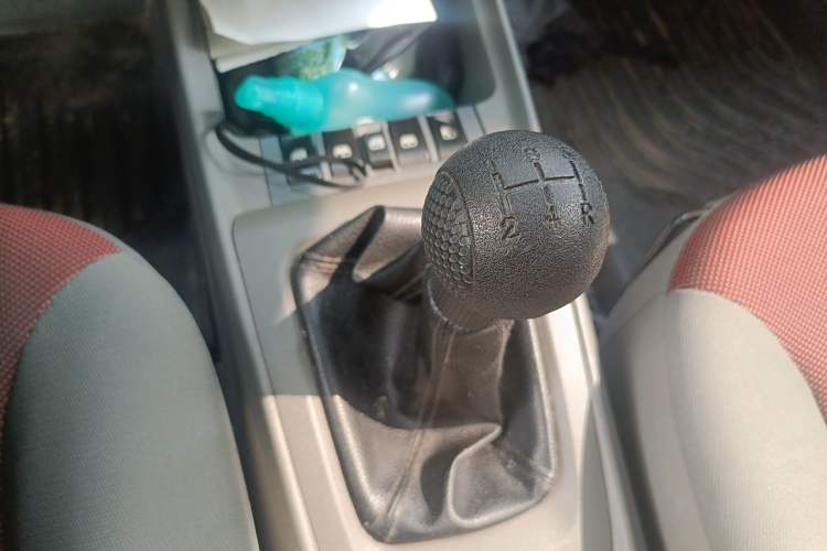 Used Chevrolet Sail 2013 Sedan 1.2L Manual Fashionable Happiness Edition Gear Lever