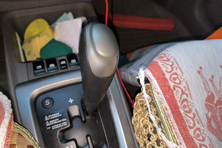 Used Chevrolet Sail 2013 Hatchback 1.4L AMT U-Style Edition Gear Lever