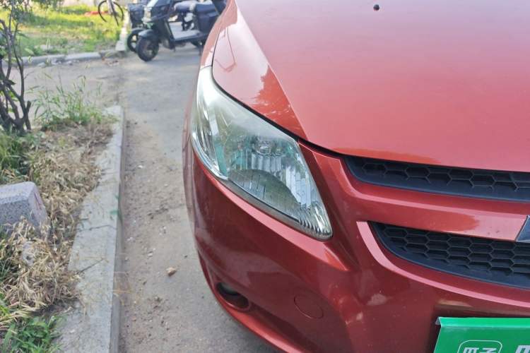 Used Chevrolet Sail 2013 Sedan 1.4L Manual Happiness Edition II Right Front Headlight