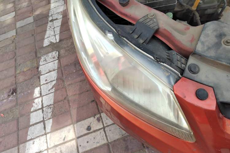 Used Chevrolet Sail 2013 Sedan 1.2L Manual Warm Edition Right Front Headlight