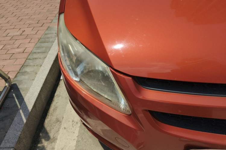 Used Chevrolet Sail 2013 Sedan 1.2L Manual Warm Edition Right Front Headlight