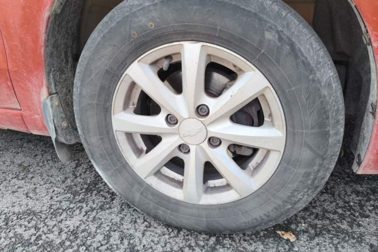 Used Chevrolet Sail 2013 Sedan 1.2L Manual Fashionable Happiness Edition Right Front Wheel Hub