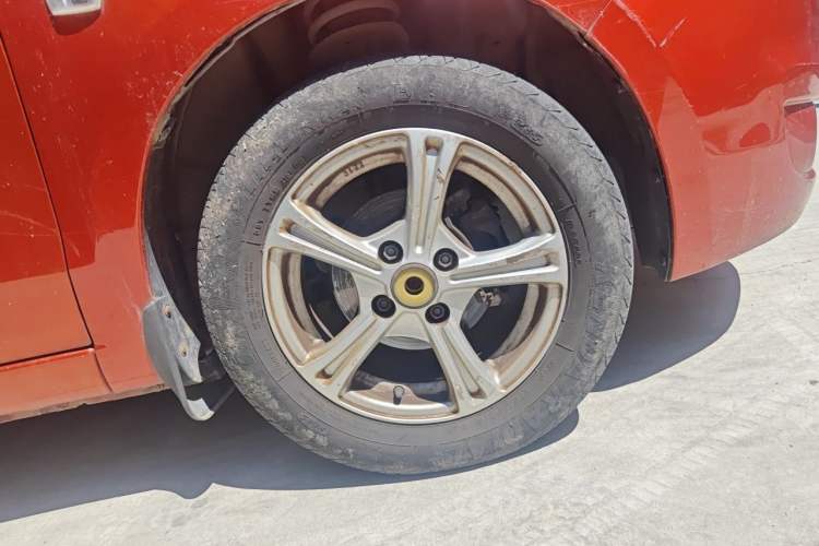 Used Chevrolet Sail 2013 Sedan 1.4L Manual Happiness Edition II Right Front Wheel Hub