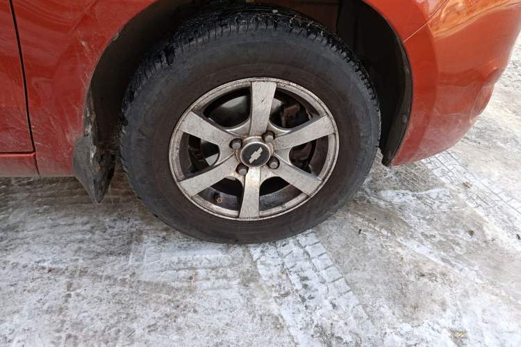 Used Chevrolet Sail 2013 Sedan 1.2L Manual Warm Edition Right Front Wheel Hub