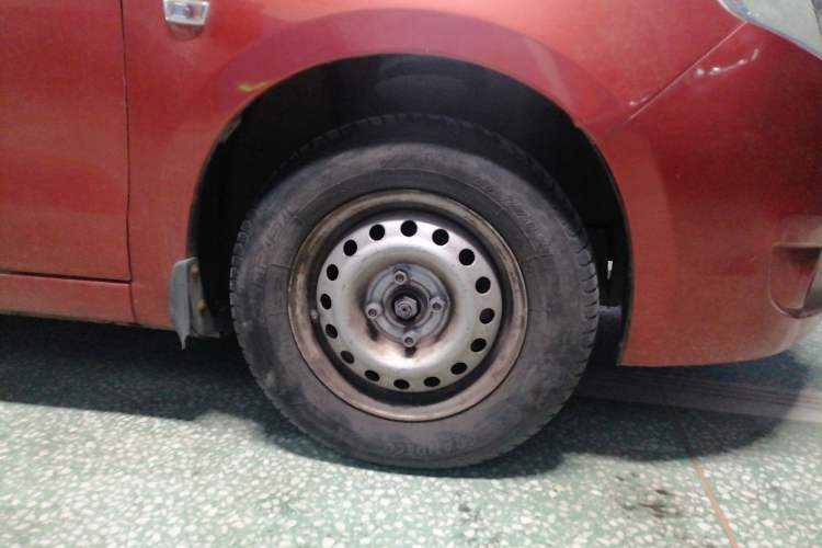 Used Chevrolet Sail 2013 Sedan 1.2L Manual Warm Edition Right Front Wheel Hub