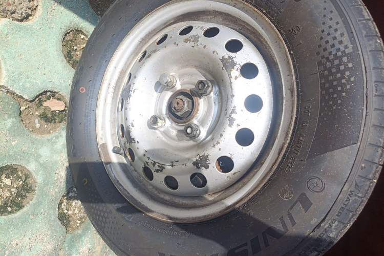 Used Chevrolet Sail 2013 Sedan 1.2L Manual Fashionable Happiness Edition Right Front Wheel Hub