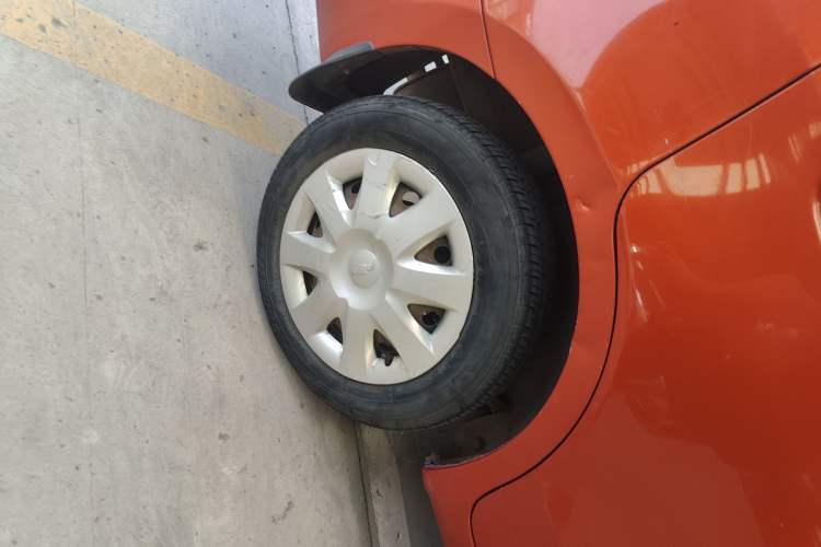 Used Chevrolet Sail 2013 Sedan 1.4L Manual - Youyi Happiness Edition Right Rear Wheel Hub
