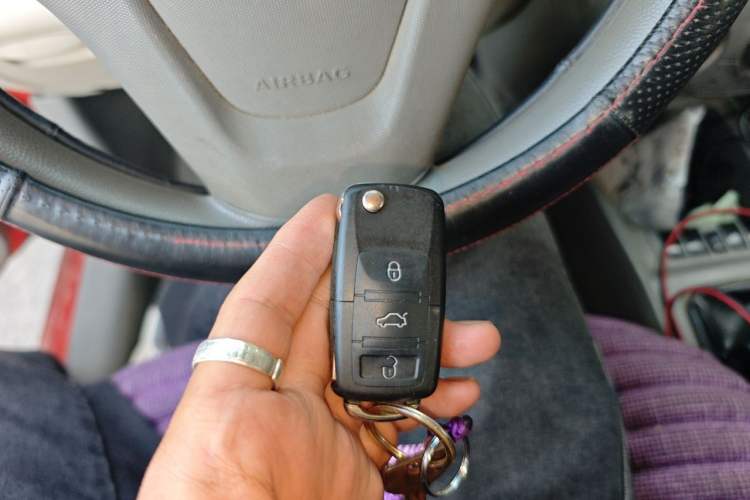 Used Chevrolet Sail 2013 Sedan 1.4L Manual Happiness Edition II Vehicle Key