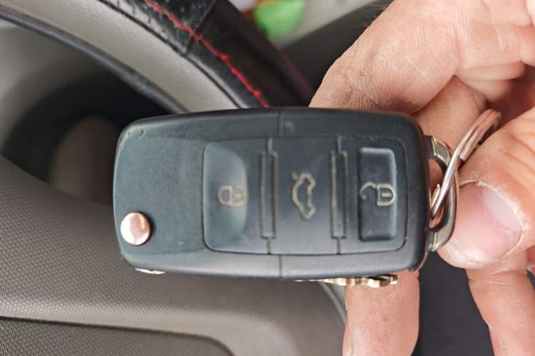 Used Chevrolet Sail 2013 Sedan 1.4L Manual Happiness Edition II Vehicle Key