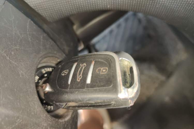 Used Chevrolet Sail 2013 Sedan 1.4L Manual - Youyi Happiness Edition Vehicle Key