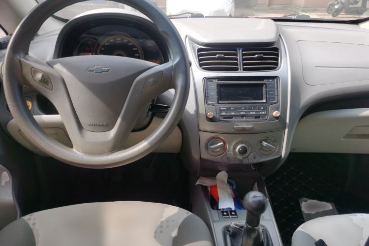 Used Chevrolet Sail 2013 Sedan 1.2L Manual Warm Edition Center Console