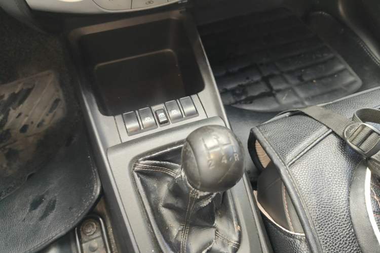 Used Chevrolet Sail 2013 Sedan 1.2L Manual Fashion Edition Gear Lever