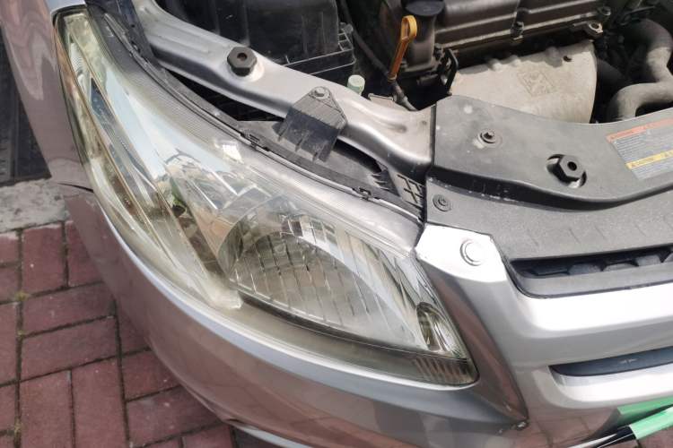 Used Chevrolet Sail 2013 Sedan 1.2L Manual Warm Edition Right Front Headlight