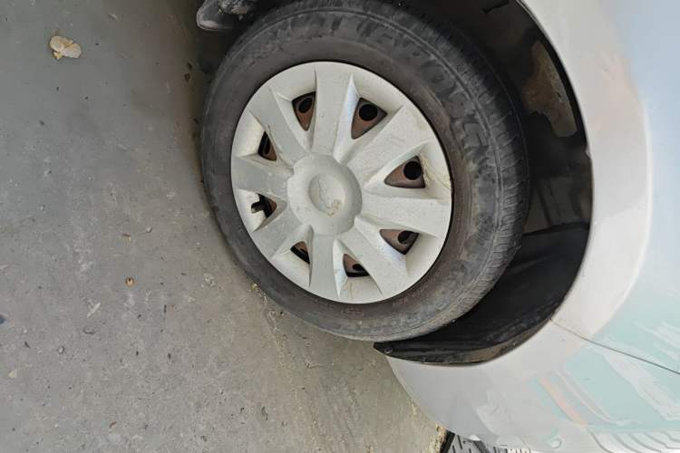 Used Chevrolet Sail 2013 Sedan 1.4L Manual Ideal Edition Right Front Wheel Hub